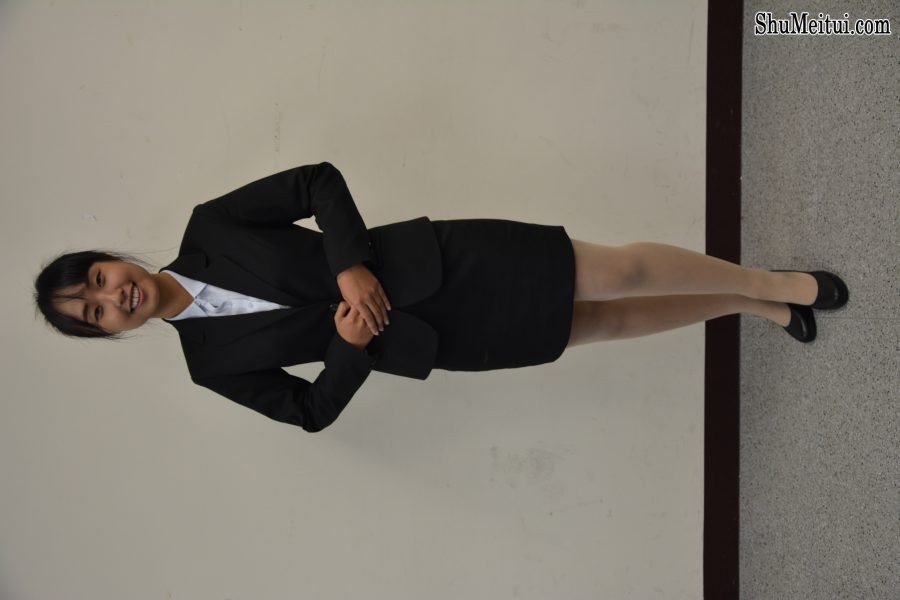 一群穿制服女孩儿们的肉丝高跟培训礼仪1[第6张/共35张]