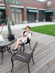 熟妇红土地和姐妹秀腿看质感是穿了肉丝