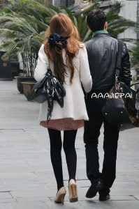 穿厚黑丝袜高跟的细腿美姐