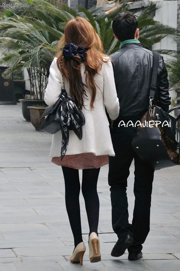 穿厚黑丝袜高跟的细腿美姐[第4张/共10张]