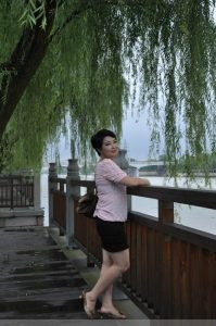 花开时阿姨粉色系服装