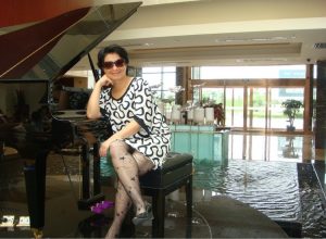 花开时阿姨黑丝网袜略丰满