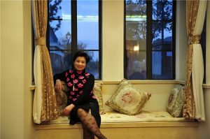 有气质的花开时阿姨穿带花纹的丝袜