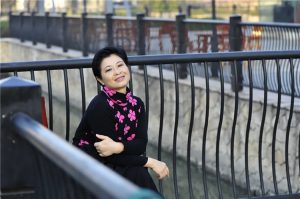 有气质的花开时阿姨穿带花纹的丝袜