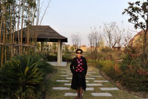 有气质的花开时阿姨穿带花纹的丝袜