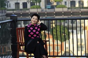 有气质的花开时阿姨穿带花纹的丝袜