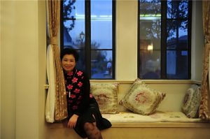 有气质的花开时阿姨穿带花纹的丝袜