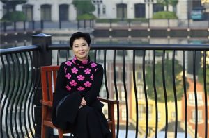 有气质的花开时阿姨穿带花纹的丝袜