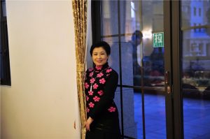 有气质的花开时阿姨穿带花纹的丝袜