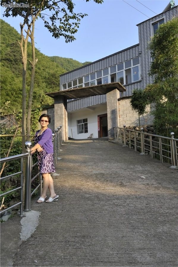 花开时阿姨喜欢亲近大自然[第3张/共6张]