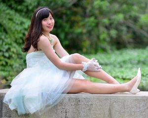 在公园拍摄mi姐公主纱裙美腿