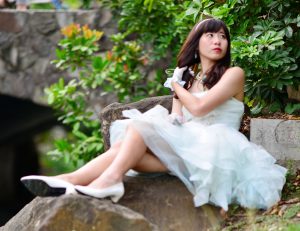 在公园拍摄mi姐公主纱裙美腿