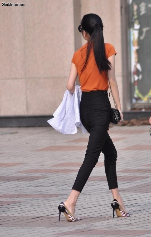 身材正点的细高跟少妇[第7张/共10张]