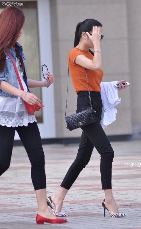 身材正点的细高跟少妇[第9张/共10张]