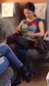 出差时高铁上坐对面的丰腴丝袜旗袍熟妇