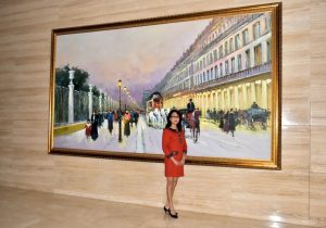 戴眼镜的高个子成熟阿姨短裙高跟入住豪华酒店