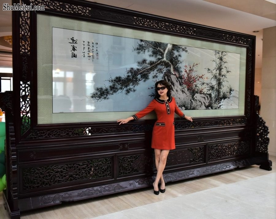 戴眼镜的高个子成熟阿姨短裙高跟入住豪华酒店[第18张/共25张]