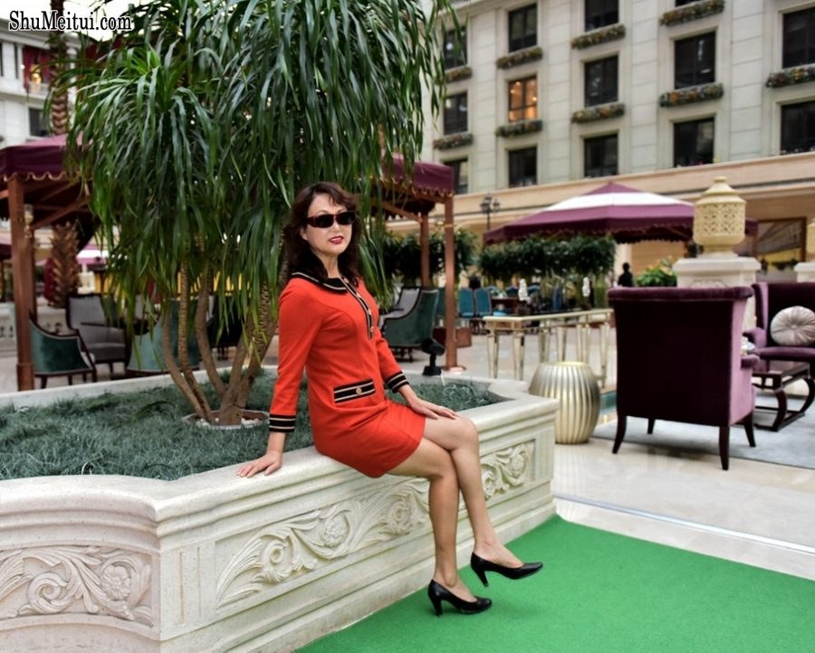 戴眼镜的高个子成熟阿姨短裙高跟入住豪华酒店[第21张/共25张]