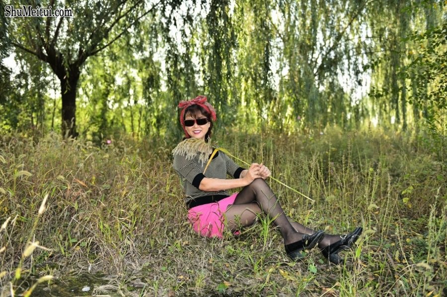 温柔大姐黑丝肉丝齐上阵[第12张/共36张]