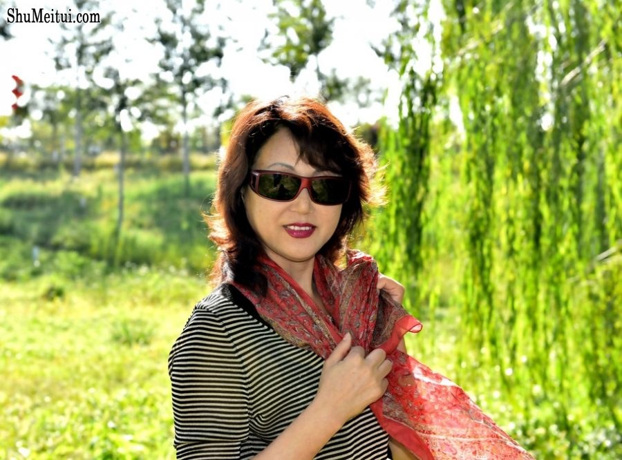 温柔大姐黑丝肉丝齐上阵[第3张/共36张]