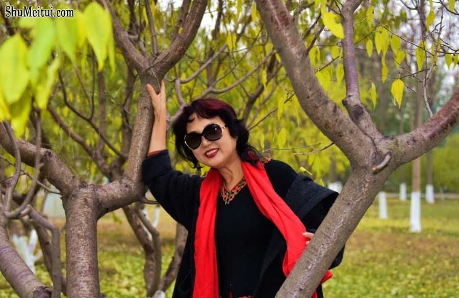 温暖阿姨黑丝袜靴子外拍2[第11张/共34张]