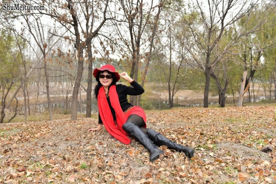 温暖阿姨黑丝袜靴子外拍2[第8张/共34张]