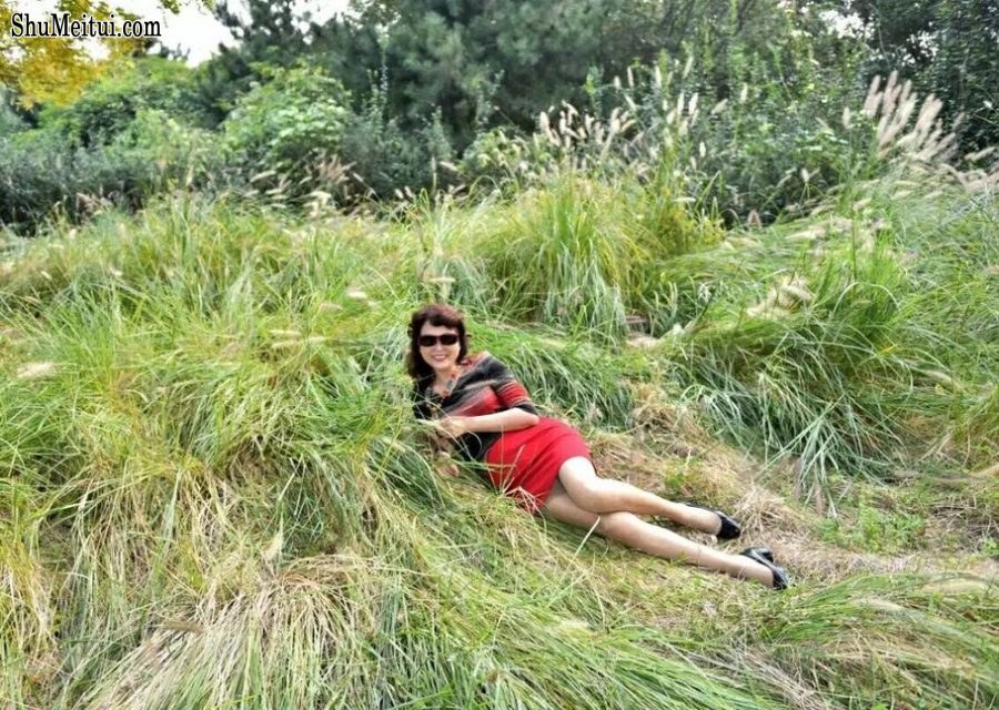 温暖阿姨和姐妹们在野外秀腿[第13张/共64张]