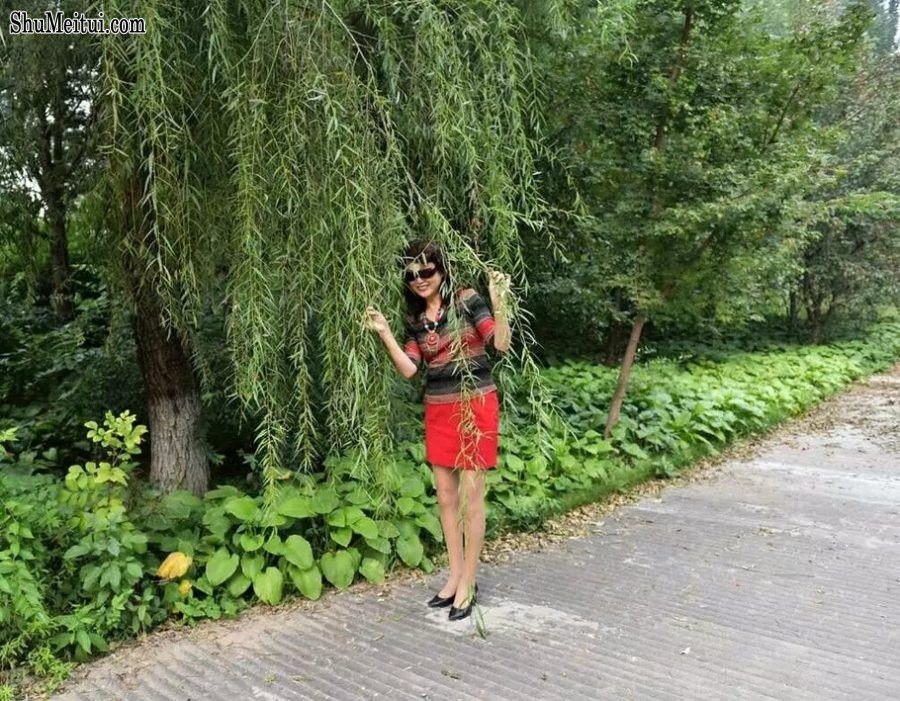 温暖阿姨和姐妹们在野外秀腿[第15张/共64张]