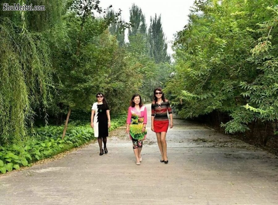 温暖阿姨和姐妹们在野外秀腿[第24张/共64张]