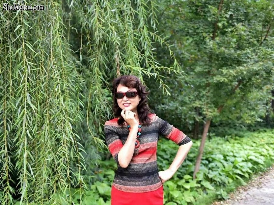 温暖阿姨和姐妹们在野外秀腿[第29张/共64张]