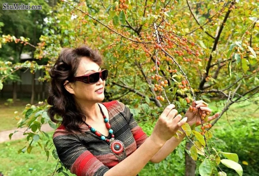 温暖阿姨和姐妹们在野外秀腿[第32张/共64张]