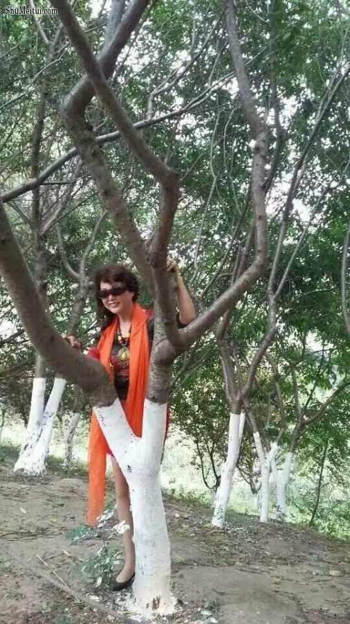 温暖阿姨和姐妹们在野外秀腿[第44张/共64张]