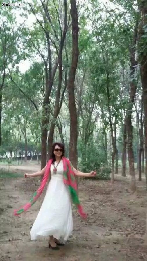 温暖阿姨和姐妹们在野外秀腿[第55张/共64张]