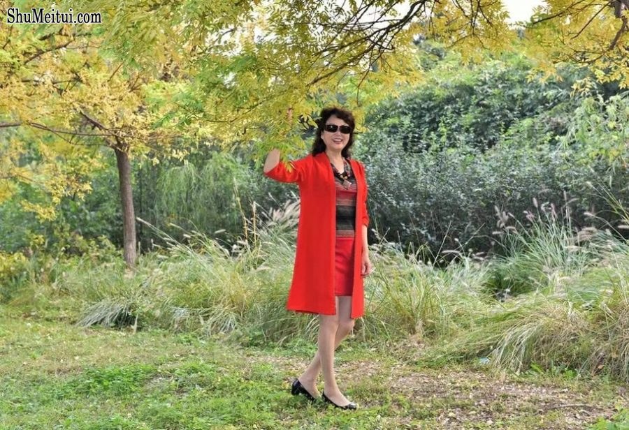 温暖阿姨和姐妹们在野外秀腿[第7张/共64张]