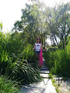 温暖的雪牛仔短裤美腿高跟