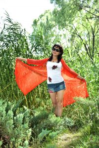 温暖的雪牛仔短裤美腿高跟