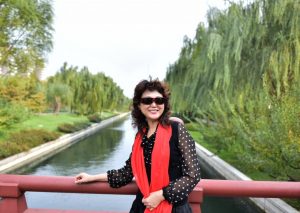 温暖阿姨黑丝袜靴子外拍