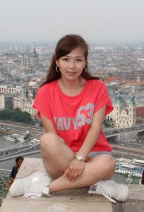 知风姐欧洲之旅秀白腿