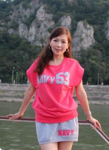 知风姐欧洲之旅秀白腿