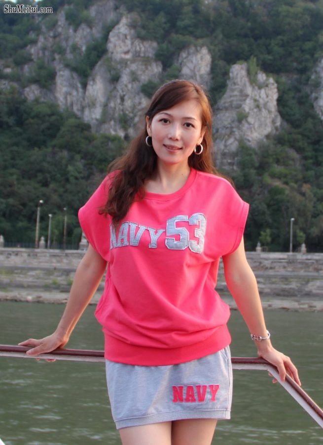 知风姐欧洲之旅秀白腿[第5张/共7张]