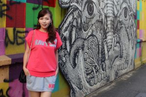 知风姐欧洲之旅秀白腿