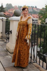 女神变女王低胸露沟的诱惑