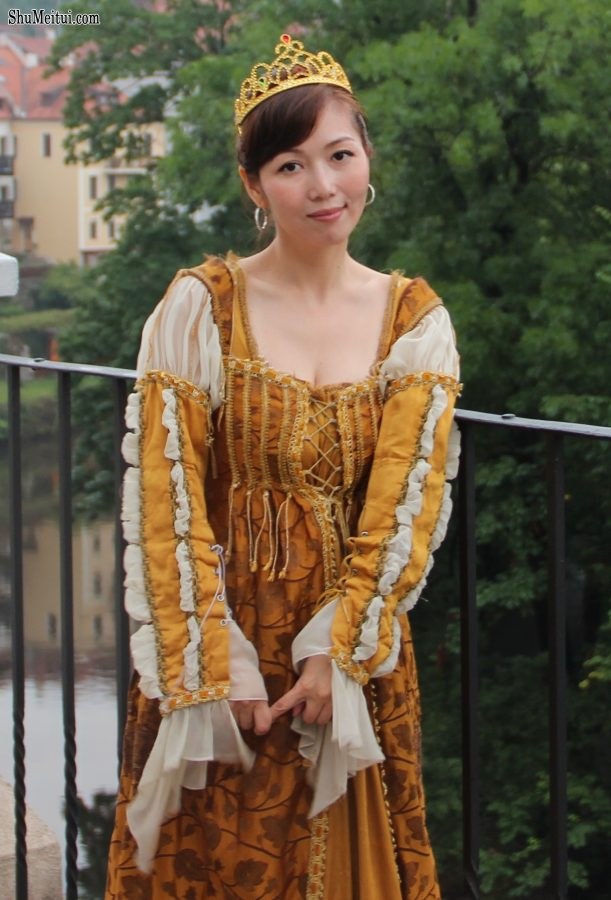 女神变女王低胸露沟的诱惑[第3张/共4张]