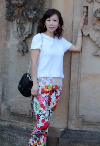 美丽的知风姐欧洲街头花裤子