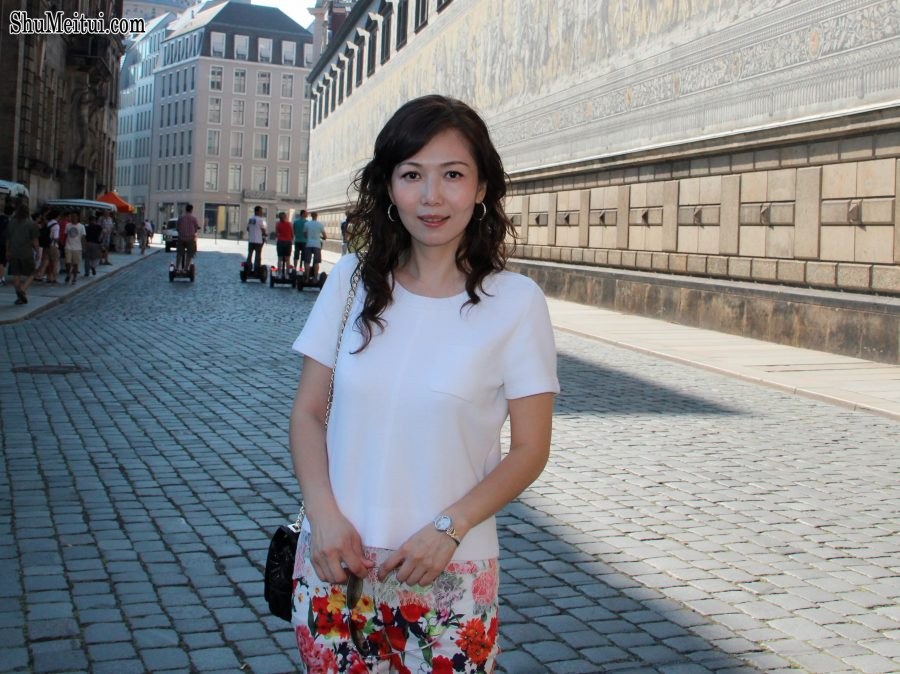 美丽的知风姐欧洲街头花裤子[第3张/共4张]