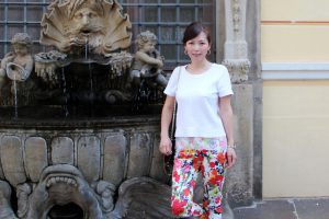 美丽的知风姐欧洲街头花裤子