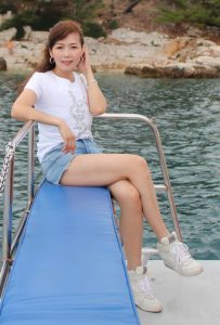 美人知风姐牛仔热裤美腿原谅我交了