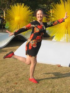 熟女钟姐穿肉丝在上海滩游览灯光艺术节