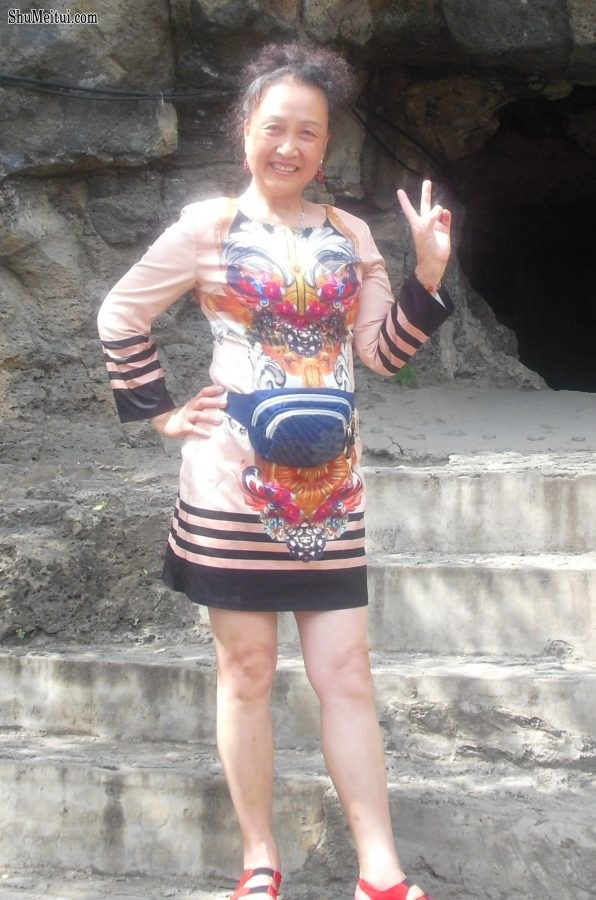 熟女钟姐穿黑龙江游玩[第2张/共9张]