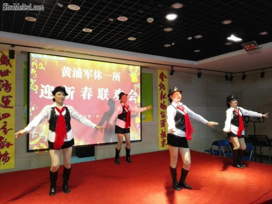 钟姐和她的好姐妹们穿肉丝靴子表演节目[第4张/共36张]